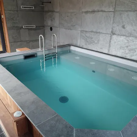 בית נופש O Sources Gite & Spa - Gite De Montagne, Piscine, Jacuzzi ג'רארדמר
